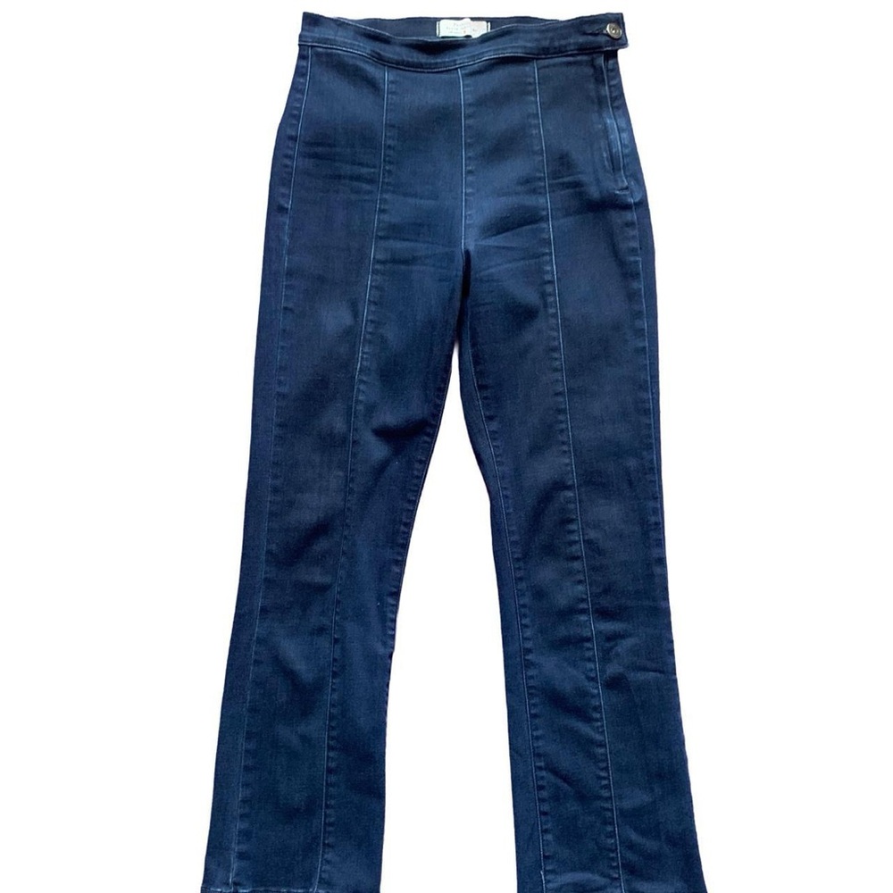 Cropped Blue Jeans